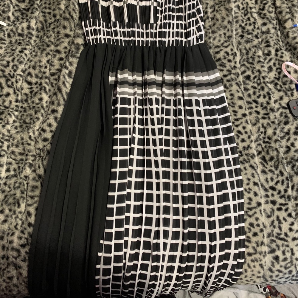 Dress - Picture 2 of 4